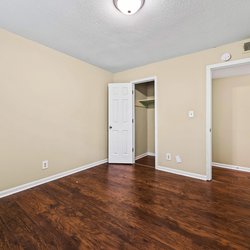 newly renovated bedroom at Woodlawn Manor, located in Tuscaloosa, AL