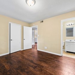 newly renovated bedroom at Woodlawn Manor, located in Tuscaloosa, AL