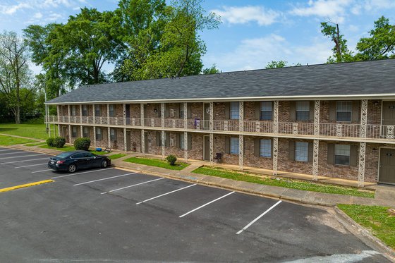 panoramic view of the parking lot at Woodlawn Manor, located in Tuscaloosa, AL